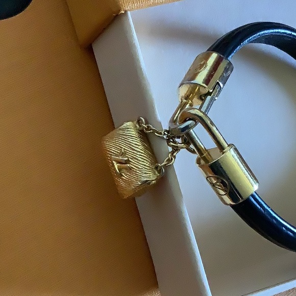 Louis Vuitton Epi Alma Bracelet - Picture 4 of 10
